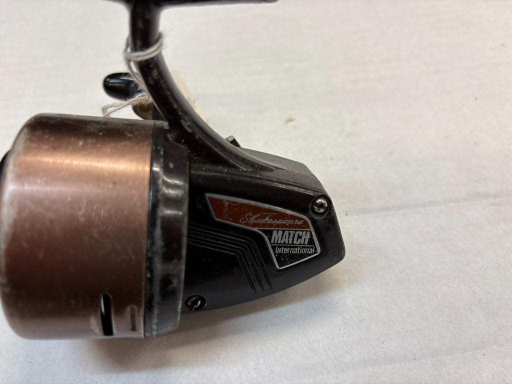 Shakespeare Match INTL Closed Face Spinning/Jigging Fishing Reel Quick Post
