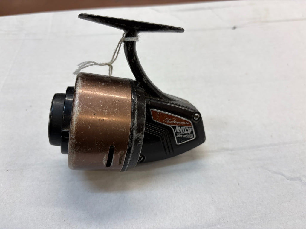 Shakespeare Match INTL Closed Face Spinning/Jigging Fishing Reel Quick Post