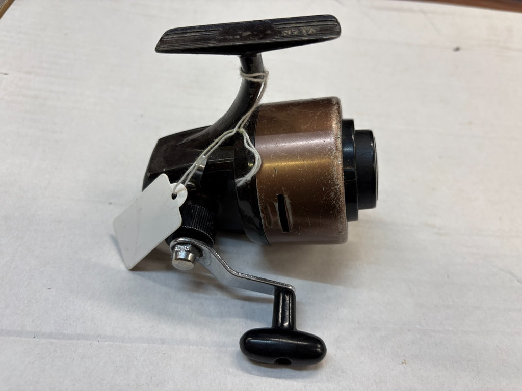 Shakespeare Match INTL Closed Face Spinning/Jigging Fishing Reel Quick Post