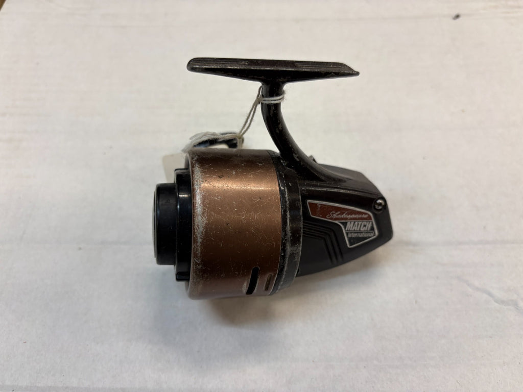 Shakespeare Match INTL Closed Face Spinning/Jigging Fishing Reel Quick Post