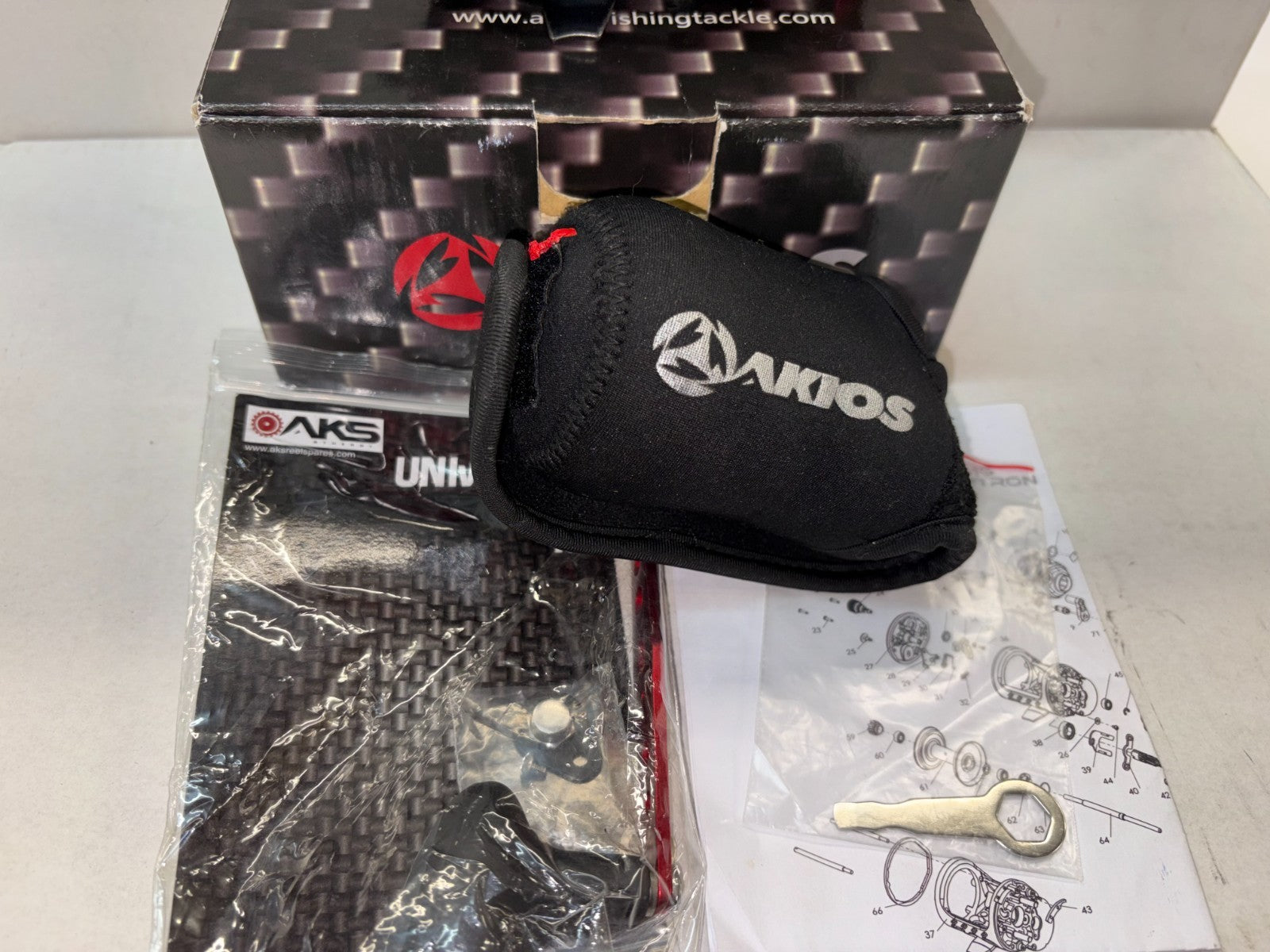 AKIOS NITRON F-15 SEA Fishing Multiplier Reel Red Great Quick Delivery